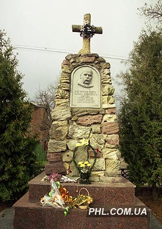 Пам'ятник Т.Г.Шевченку у с.Вовчинцi.