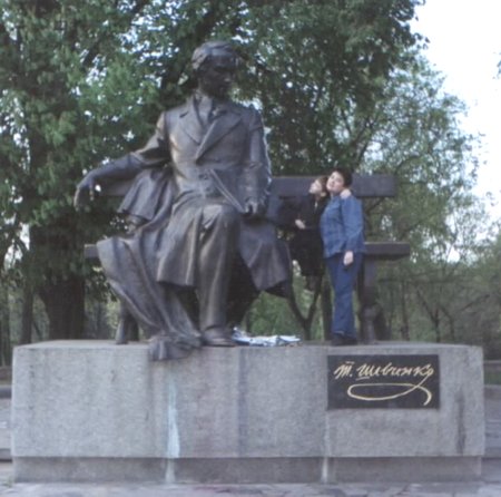 Пам'ятник Т.Г.Шевченку в Чернігові.  Фото надіслав Стецюра Олексій (м.Київ)