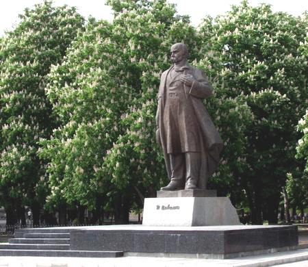 Пам'ятник Т.Г.Шевченку у Луганську.