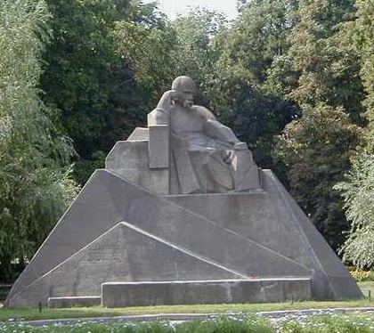 Пам'ятник Т.Г.Шевченку у Полтавi (скульптор - Iван Кавалерiдзе)