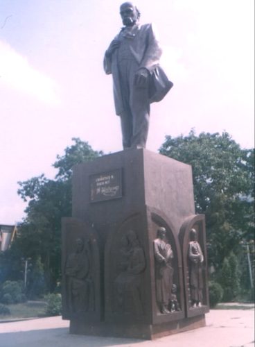 Пам’ятник Т.Г. Шевченку в м.Снятин. Фото надіслав Саналатій Віктор (м.Київ)